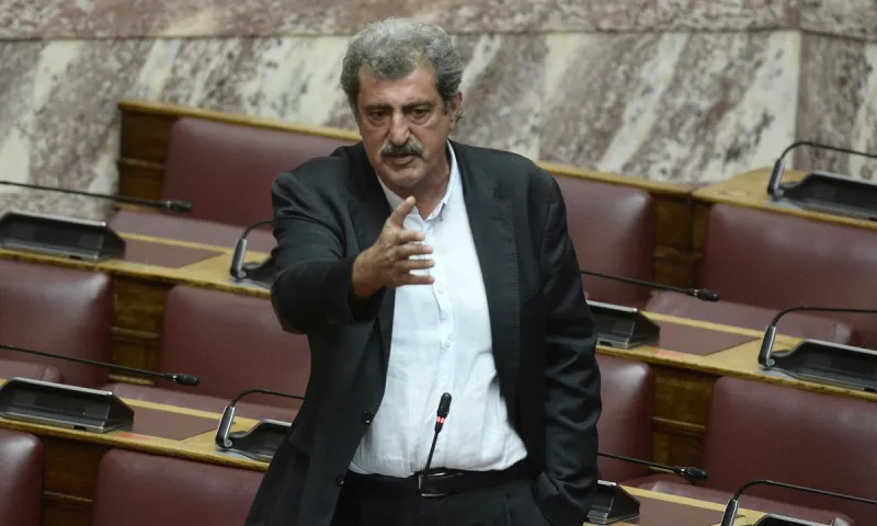 Παύλος Πολάκης: Άγριο «χώσιμο» στο ΒΗΜΑgazino για το εξώφυλλο με ήρωες του 1821 τον Κυριάκο Μητσοτάκη και τη Γιάννα Αγγελοπούλου