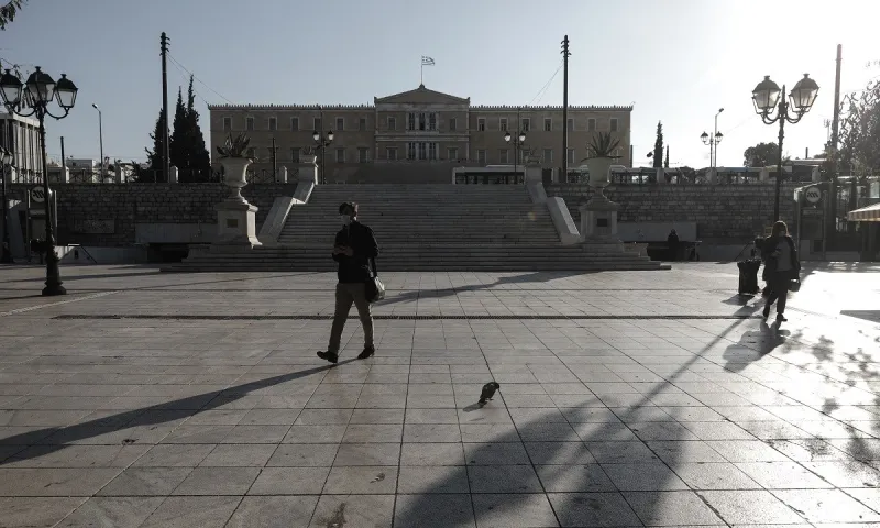 Lockdown: ΧΑΜΟΣ! Ανοίγουν κομμωτήρια, πάρκα, αλλάζει και το ωράριο τα Σαββατοκύριακα