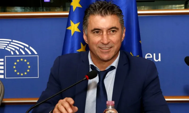 ΕΠΙΣΗΜΟ! Ο Ζαγοράκης νέος Πρόεδρος της ΕΠΟ! Αυτοί είναι οι 11 του ΔΣ! Έμειναν εκτός οι πρώην διεθνείς