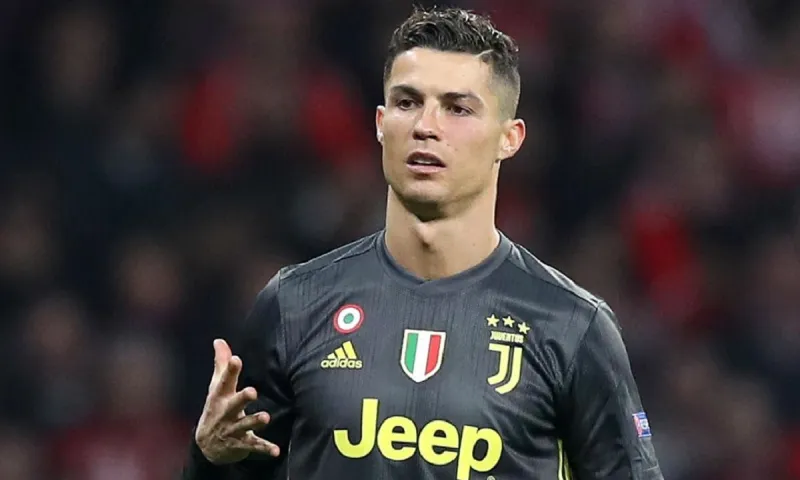 Marca: «Ρεάλ, Παρί και Γιουνάιτεντ... έχουν αμφιβολίες για τον Κριστιάνο Ρονάλντο»