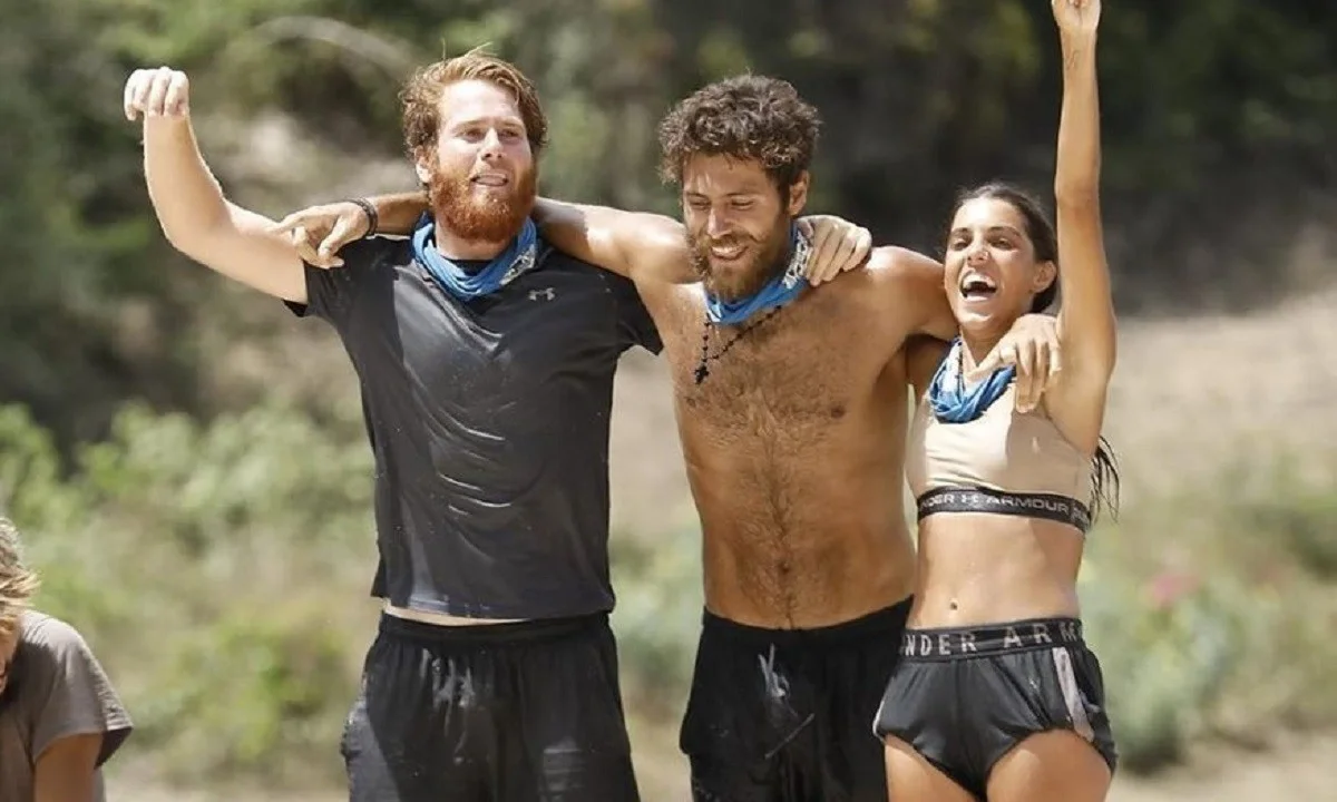 Survivor: Τζέιμς και Μπαρτζής φιλάνε την Άννα Μαρία Βέλλη