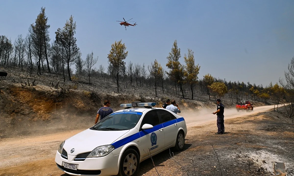 Φωτιά Μέθανα: ΤΩΡΑ - Ορατή και από την Αίγινα