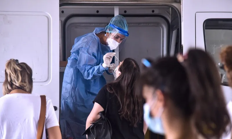 Κορονοϊός κρούσματα: 5,6 εκατομμύρια εμβολιασμένοι - Ρεκόρ κρουσμάτων