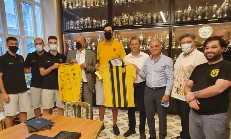 ΑΕΚ: Επίσκεψη στα γραφεί του Πέρα