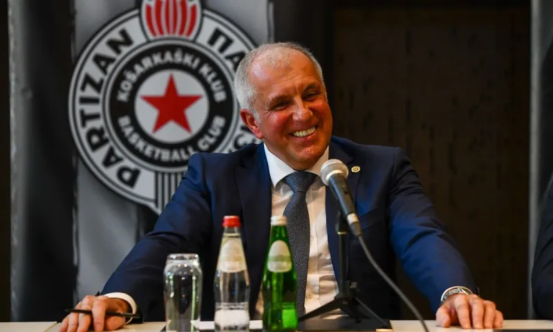 Ομπράντοβιτς: «Στην Παρτιζάν έχω 15 σχήματα, στην Φενέρ είχα 120»