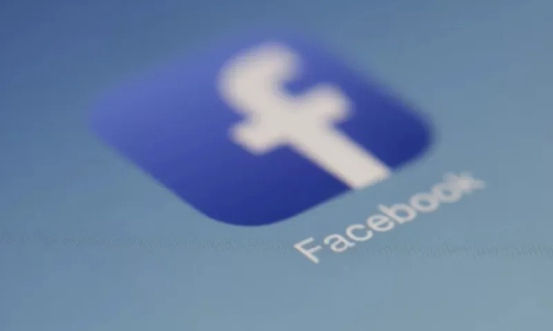 Facebook - Έκτακτο! Σε λίγο είναι online. Λύθηκε το πρόβλημα