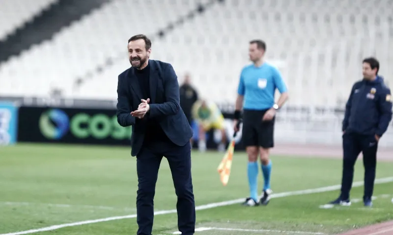 ΑΕΚ: Λεκτικό επεισόδιο στο ημίχρονο και... απειλές Μάντζιου!