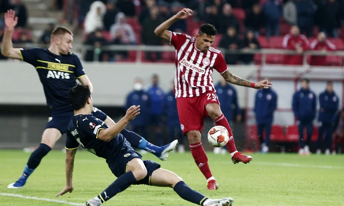Ολυμπιακός - Φενέρμπαχτσε: Με τον Τικίνιο να γίνεται ο άνθρωπος της τελευταίας στιγμής το Καραϊσκάκη κάηκε και πλέον είναι ανοικτή και η πρώτη θέση.