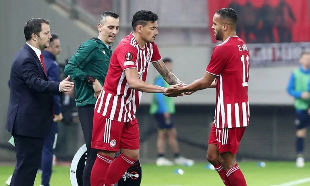 Ολυμπιακός - Φενέρμπαχτσε 1-0: 81ο λεπτό, ο Ελ Αραμπί αφήνει τη θέση του στον Τικίνιο Σοάρες. Τα υπόλοιπα... γνωστά.