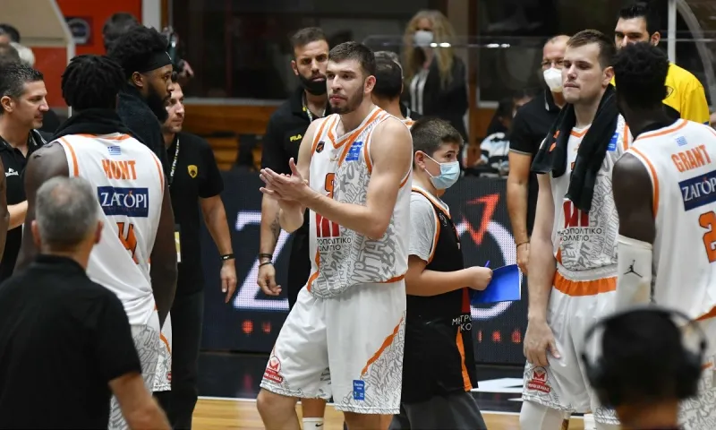 Ρογκαβόπουλος: Του πετούσαν δολάρια με τυπωμένο το πρόσωπό του (Pic)
