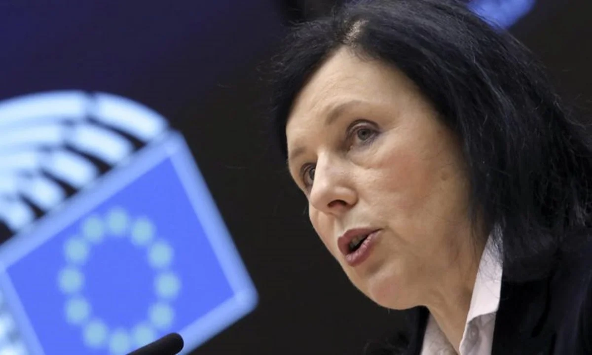 Η αντιπρόεδρος της Κομισιόν Βιέρα Γιούροβα συμπεριέλαβε την Ελλάδα στις «προβληματικές» χώρες, όπου καταπατάται συστηματικά η ελευθερία του Τύπου.