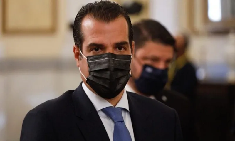 Κορονοϊός: Νέα μέτρα και επέκταση της υποχρεωτικότητας - Δικαιολογίες Πλεύρη για vip ΜΕΘ και έρευνα Τσιόδρα