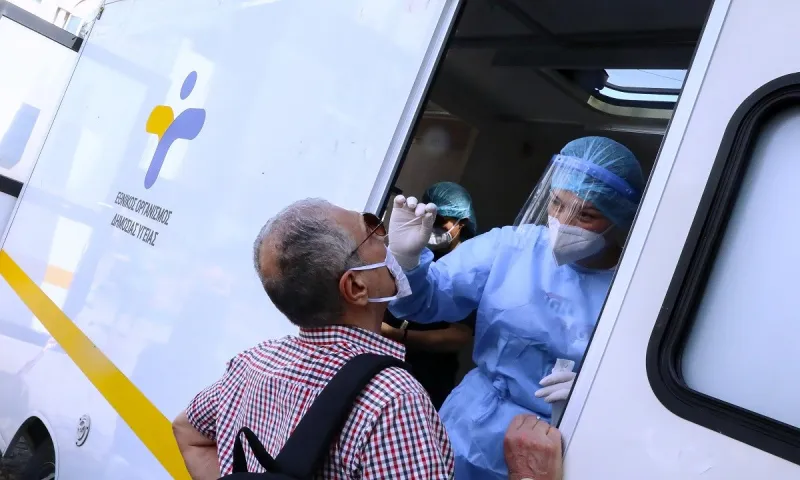 Κορονοϊός - Κρούσματα: Παραμένει υψηλός ο αριθμός εισαγωγών νέων ασθενών