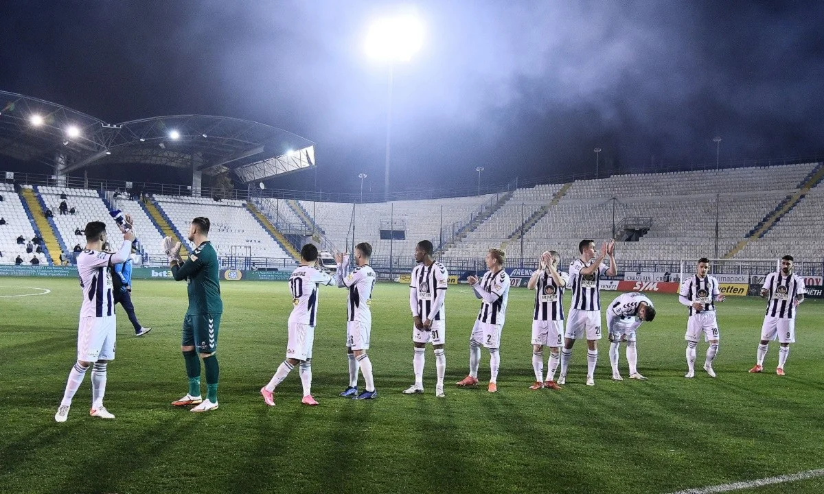 Απόλλων Σμύρνης: Πρεμιέρα στα play out, υπό το φόβο να γίνει παράλληλα και «αυλαία» για την «Ελαφρά Ταξιαρχία».
