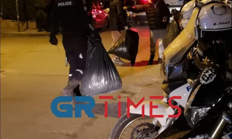 Δολοφονία Άλκη: Έφοδοι της ΕΛ.ΑΣ. και σε συνδέσμους του Άρη και του Ηρακλή - Τι βρέθηκε