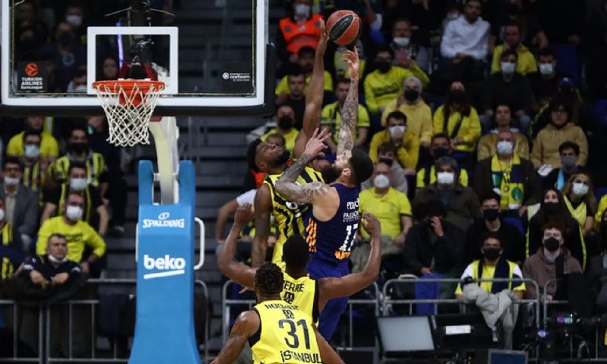 Μετά τους δύο εξ αναβολής αγώνες στην Euroleague υπήρξαν σημαντικές ανακατατάξεις στη βαθμολογία κι ενόψει της 26ης αγωνιστικής.