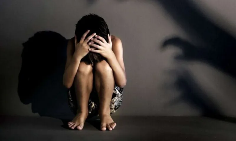 Κατηγορούμενος για παιδεραστία ντράμερ πασίγνωστου Ελληνικού συγκροτήματος που είχε διαλυθεί και ενώθηκε ξανά