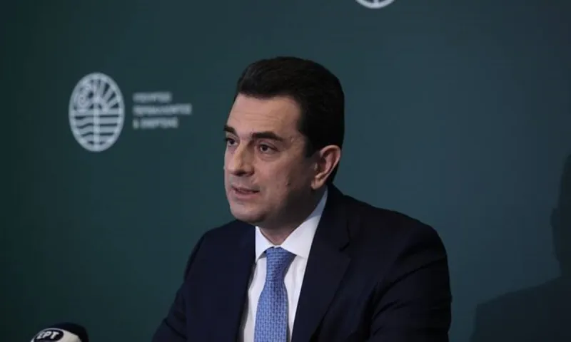Ακρίβεια: Απίστευτος εμπαιγμός από τον Κώστα Σκρέκα - «Να μην ξεχνάτε τα φώτα και τον θερμοσίφωνα ανοιχτά»!