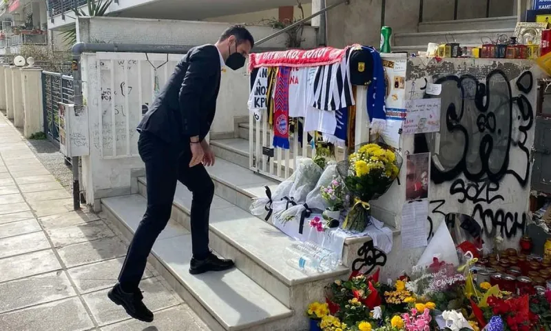 ΠΑΟΚ: Αντιπροσωπεία της ΠΑΕ στο σημείο της δολοφονίας του Άλκη Καμπανού