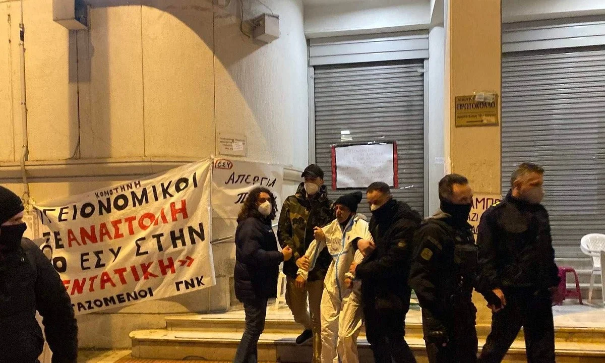 Ο Λάμπρος Τσάπαλης έχει ξεκινήσει εδώ και καιρό τον δικό του αγώνα κατά της αναστολής εργασίας των Υγειονομικών, κάτι το οποίο... ενοχλεί.