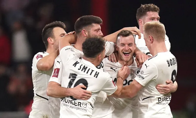 FA Cup: Η ερασιτεχνική Μπόρεχαμ Γουντ μπροστά στην μεγαλύτερη πρόκληση της ιστορίας της! (vid)