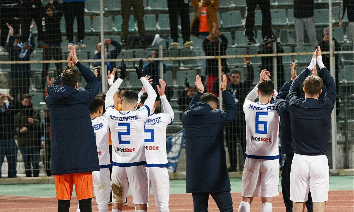 Οι παίκτες του ΠΑΣ Γιάννινα αποθεώνονται