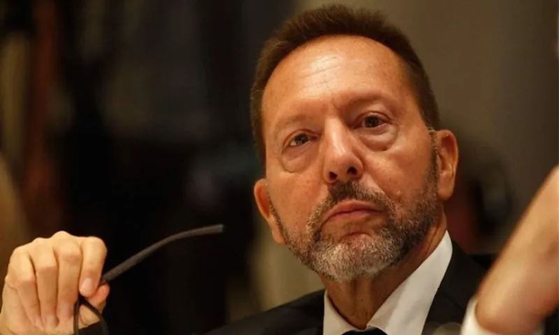 Ποια μέτρα κατά της ακρίβειας; Ο Γιάννης Στουρνάρας είπε στους πολίτες να «φάνε» από τις αποταμιεύσεις τους!