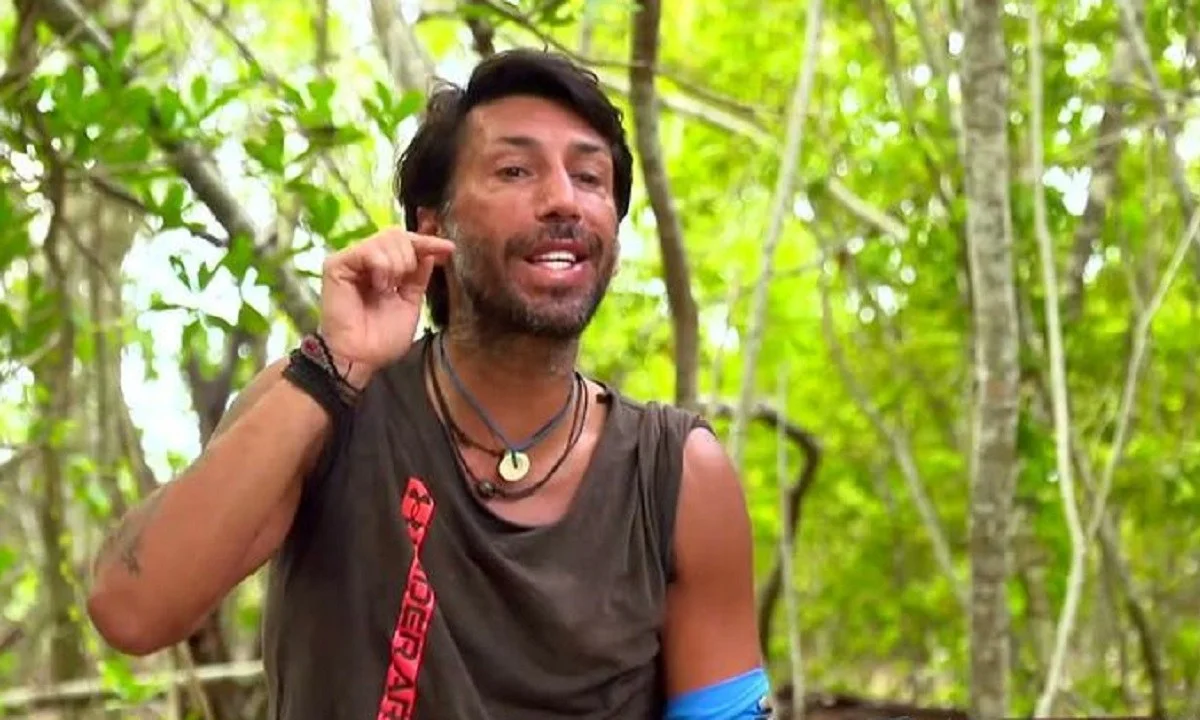 Survivor 16/4: Ο Κωνσταντίνος Εμμανουήλ ήταν χείμαρρος on-camera με τις «καυτές» μπηχτές του