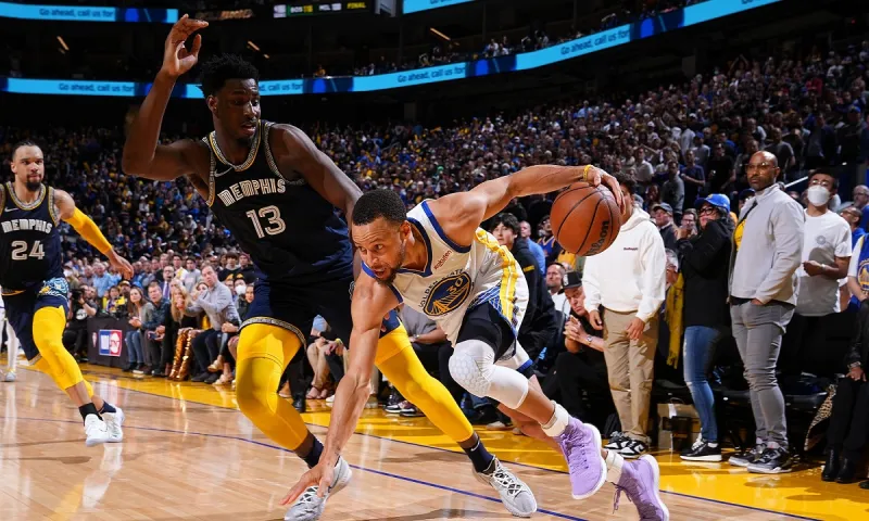 NBA Αποτελέσματα: Νίκη-θρίλερ για τους Γουόριορς, έγραψε ιστορία ο Κάρι!