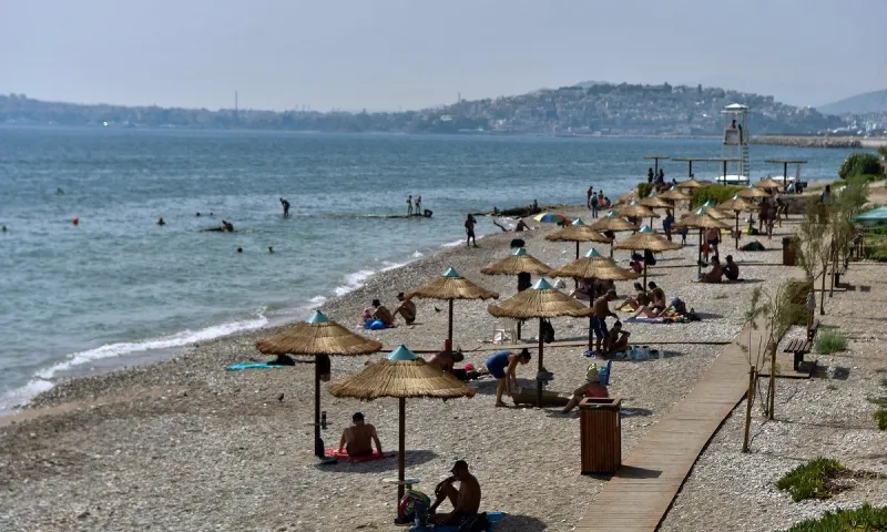 Καιρός: Ξεκινά μίνι καύσωνας - Πού θα «χτυπήσει» 38αρια και πότε θα δροσίσει