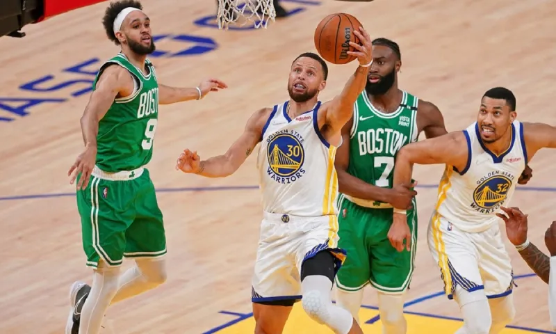 NBA Finals: Διέσυραν τους Σέλτικς οι Γουόριορς και έφεραν τη σειρά στο 1-1!