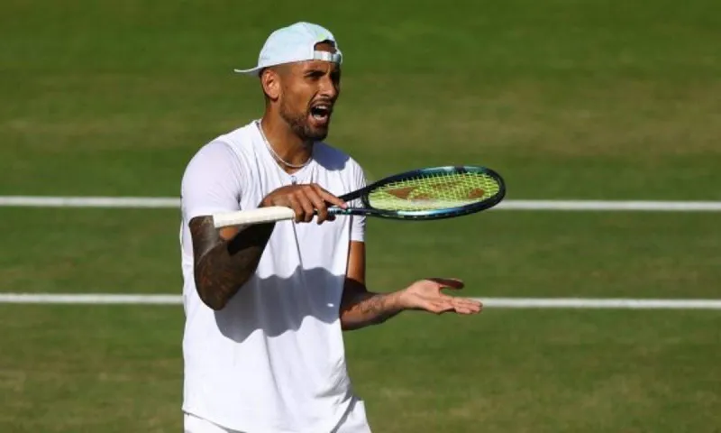 Κύργιος Twitter - «Τρέλα» στο Wimbledon: «Με αυτό το καπελάκι μου θυμίζει τα παλικάρια που πουλάνε λουκουμάδες στην παραλία!»