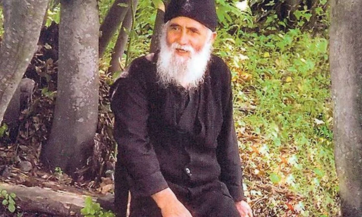 Άγιος Παΐσιος: Η Εκκλησία τιμά τη μνήμη ίσως του μεγαλύτερου Αγίου που ο Θεός χάρισε στο ανθρώπινο γένος τον 20ο αιώνα.
