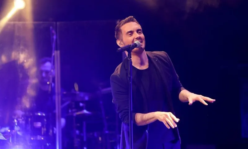 Έχουν χαλάσει οι φωνητικές χορδές του Μιχάλη Χατζηγιάννη; (vid)