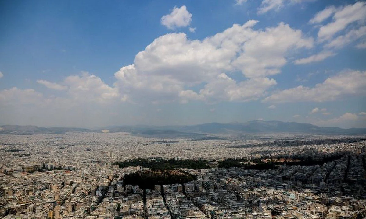 Καιρός (3/8): Επιμένουν οι πρόσκαιρες συννεφιές - Που θα δώσουν φαινόμενα