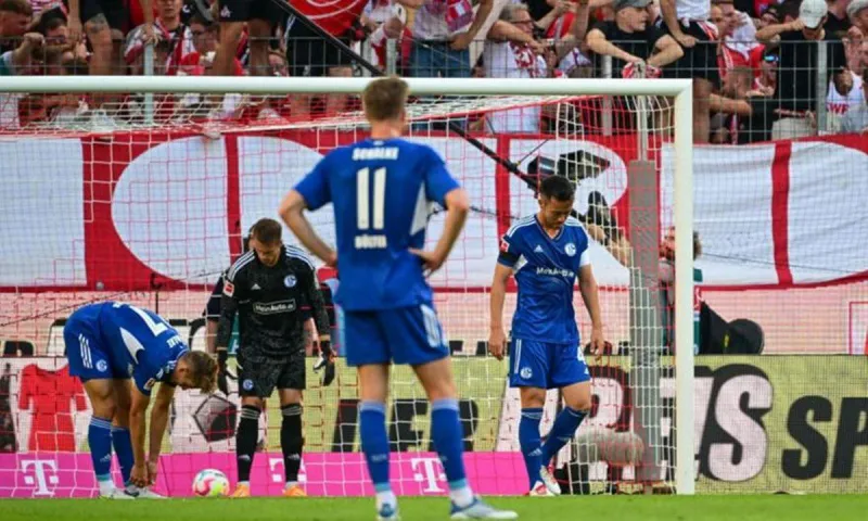 Bundesliga: Επιστροφή με ήττα η Σάλκε - H βαθμολογία