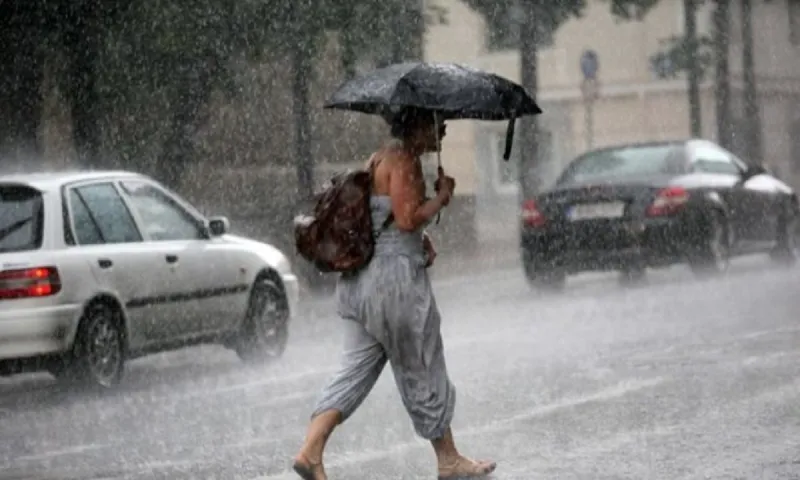 Καιρός (12/8): Επιδείνωση με βροχές και καταιγίδες