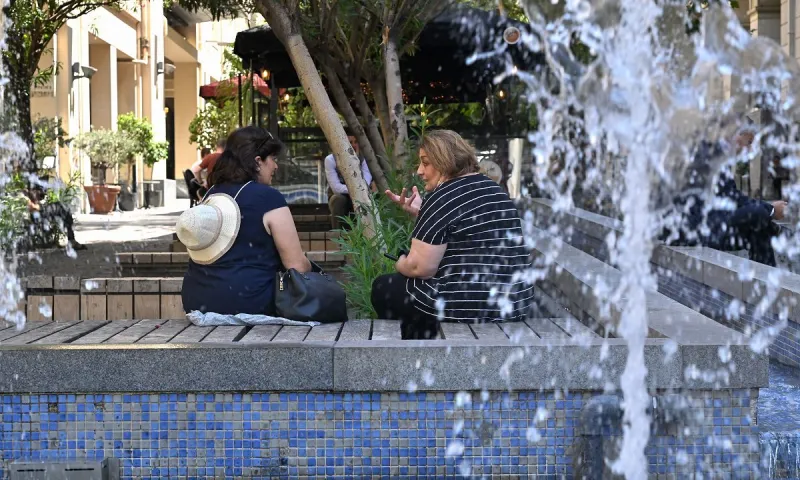 Καιρός (16/8): Ανεβαίνει κι άλλο η θερμοκρασία - Πού θα βρέξει