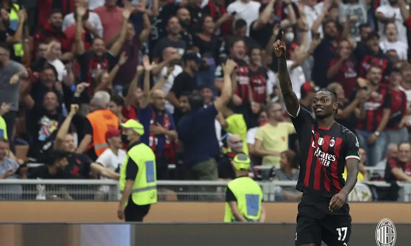 Serie A: Το ντέρμπι η Μίλαν, διπλό κορυφής η Νάπολι