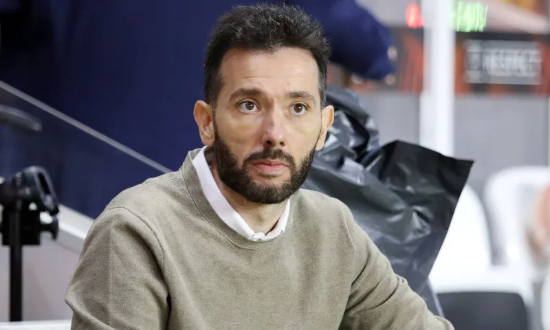 Αυτά είναι τα λάθη του Κορμπεράν που στοίχισαν στον Ολυμπιακό