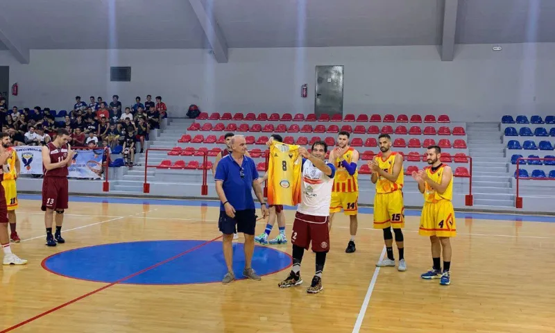 Αειθαλής ο δημοσιογράφος Παντελής Περιβολάρης συνεχίζει ακάθεκτος στα 49 του το μπάσκετ στα ερασιτεχνικά πρωταθλήματα