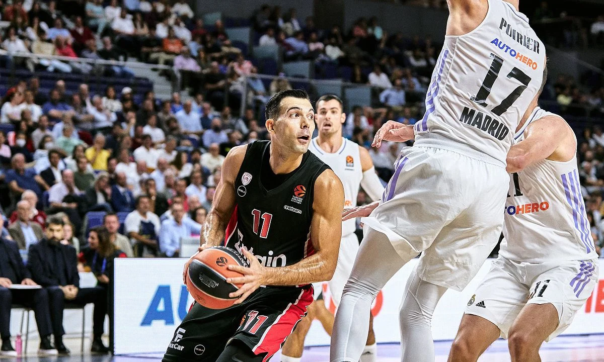 Ο Κώστας Σλούκας ήταν ψύχραιμος κι εύστοχος με 3'' να απομένουν για το τέλος και ο Ολυμπιακός έφυγε θριαμβευτής από την Μαδρίτη (89-87)