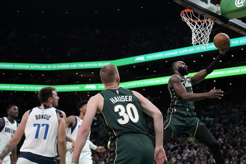 NBA Αποτελέσματα: Μπράουν και Τέιτουμ νίκησαν τον 42αρη Ντόντσιτς - Έσπασε το σερί των Κινγκς