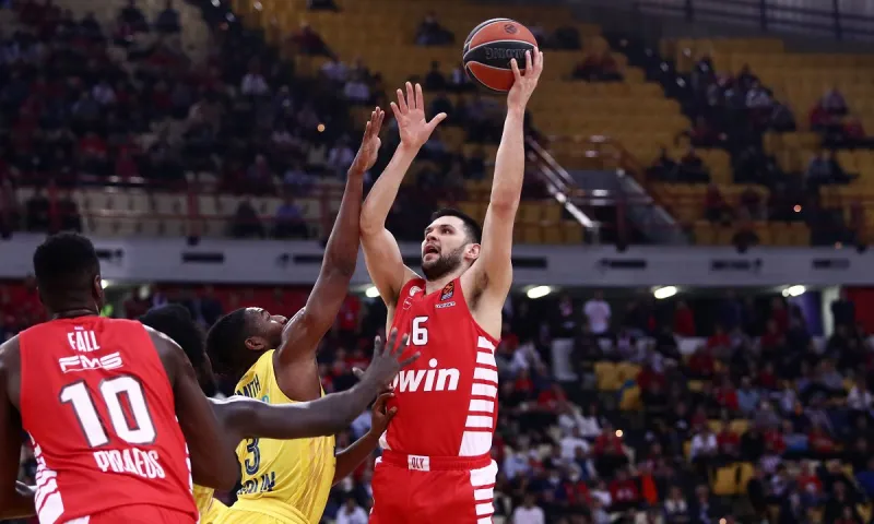 Ολυμπιακός- Άλμπα 86-76: Η βραδιά του Παπανικολάου (vid)