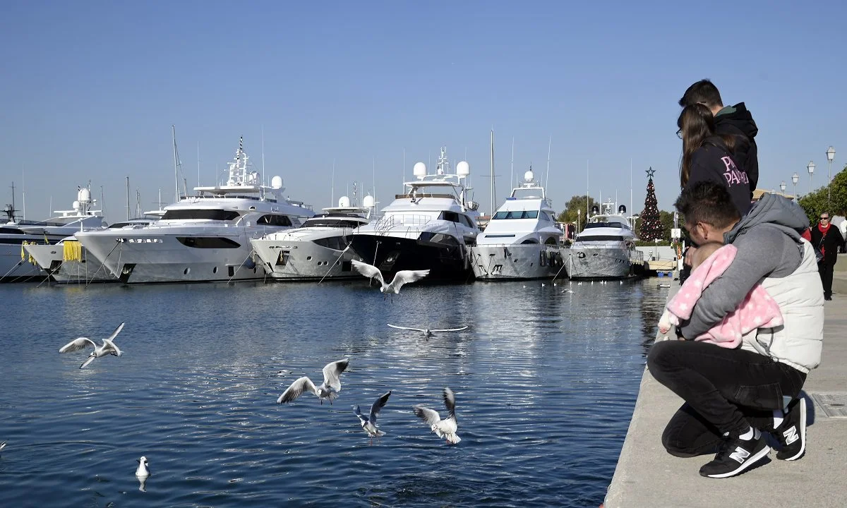 Καιρός: Καλές καιρικές συνθήκες σε όλη τη χώρα προβλέπονται και για αύριο Τρίτη (3/1) και πλέον αποτελεί ερώτημα πότε θα... έρθει ο χειμώνας.
