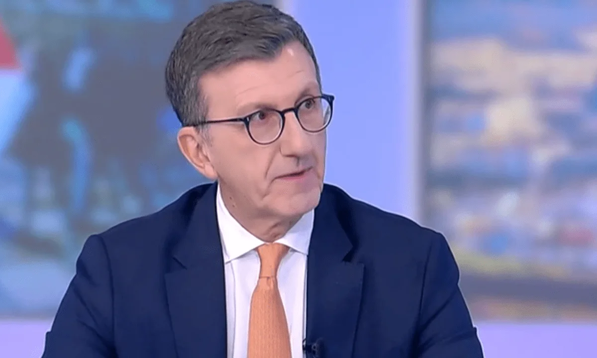 Ο Άρης Πορτοσάλτε ζήτησε από τους τηλεθεατές του ΣΚΑΪ να εξασφαλίσουν αυτοδυναμία στη ΝΔ, δίνοντας μαθήματα καθεστωτικής «δημοσιογραφίας».