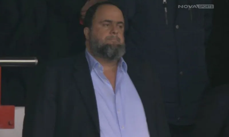 Νότιγχαμ Φόρεστ - Έβερτον: Ενός λεπτού σιγή για την τραγωδία στα Τέμπη - Παρών ο Βαγγέλης Μαρινάκης