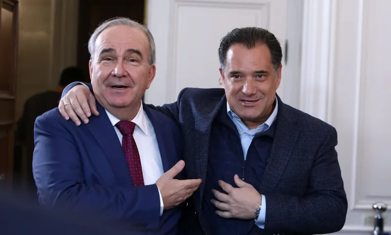 Πως αντιδρά ο μιντιακός λαός στην αποκάλυψη Βαξεβάνη για Παπαθανάση