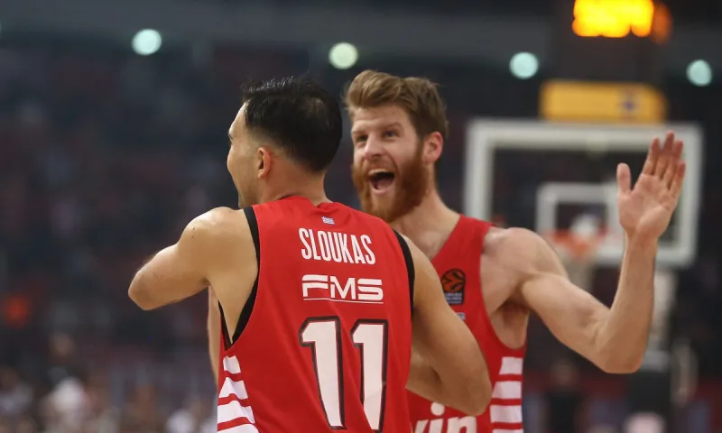 Ολυμπιακός- Παναθηναϊκός 81-73: Αχτύπητο δίδυμο Γουόκαπ- Μπλακ και 13-0 (vid)