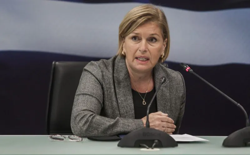 Οργή για την εγκύκλιο Γκάγκα που διαλύει το ΕΣΥ και «καταργεί» τις ειδικότητες - Ο παθολόγος θα κάνει τον καρδιολόγο!